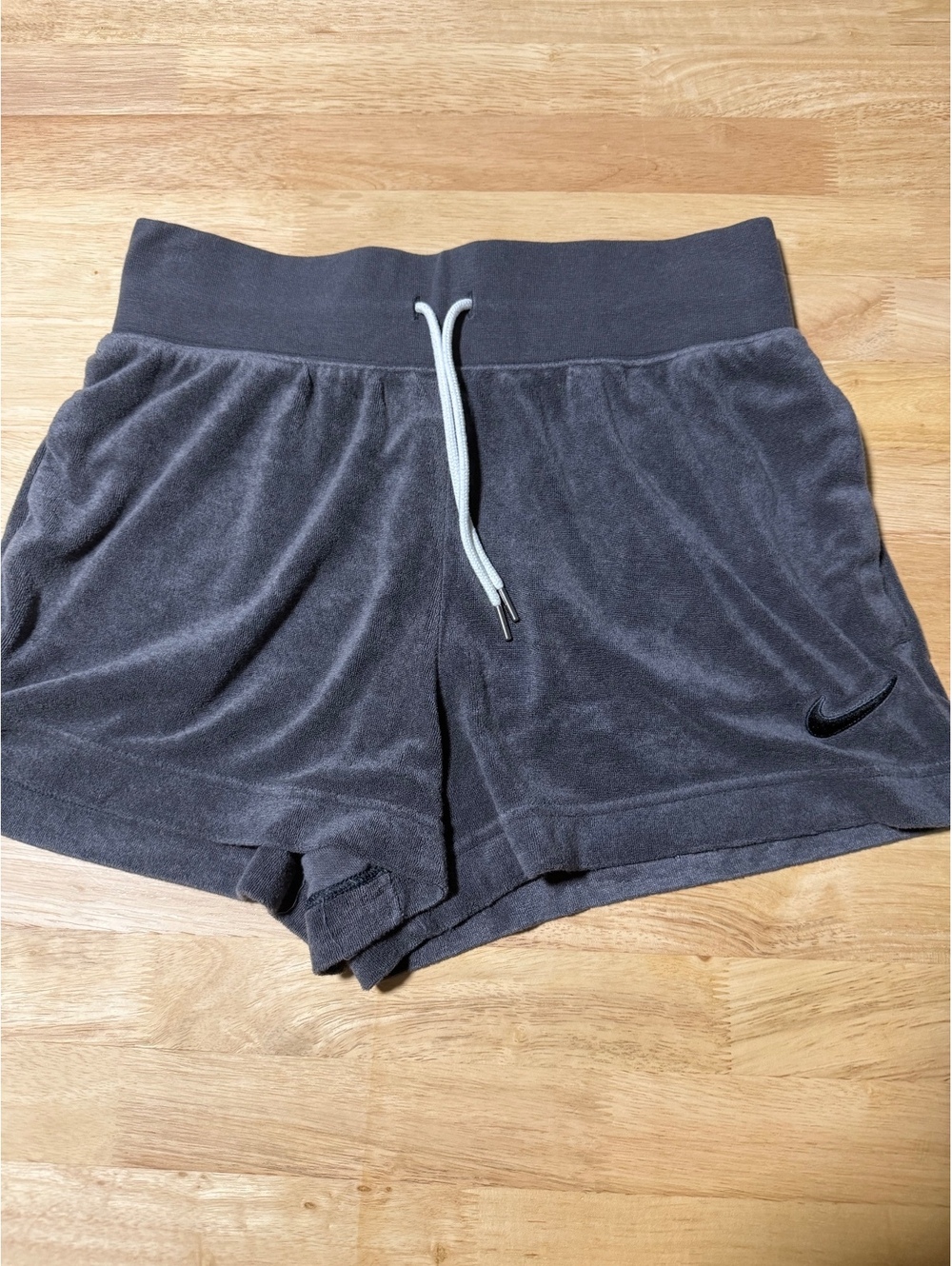 Nike Women’s Medium Gray Velour Shorts Drawstring Pockets
